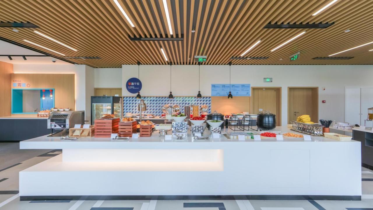 Holiday Inn Express Shanghai Pudong Airport By Ihg Экстерьер фото