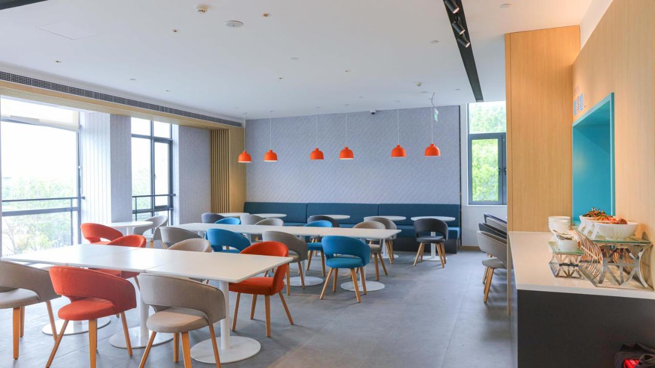 Holiday Inn Express Shanghai Pudong Airport By Ihg Экстерьер фото