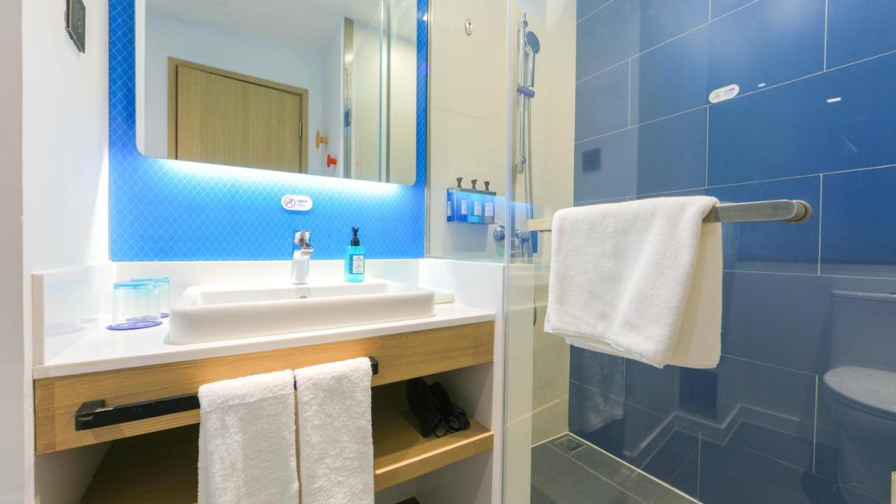 Holiday Inn Express Shanghai Pudong Airport By Ihg Экстерьер фото
