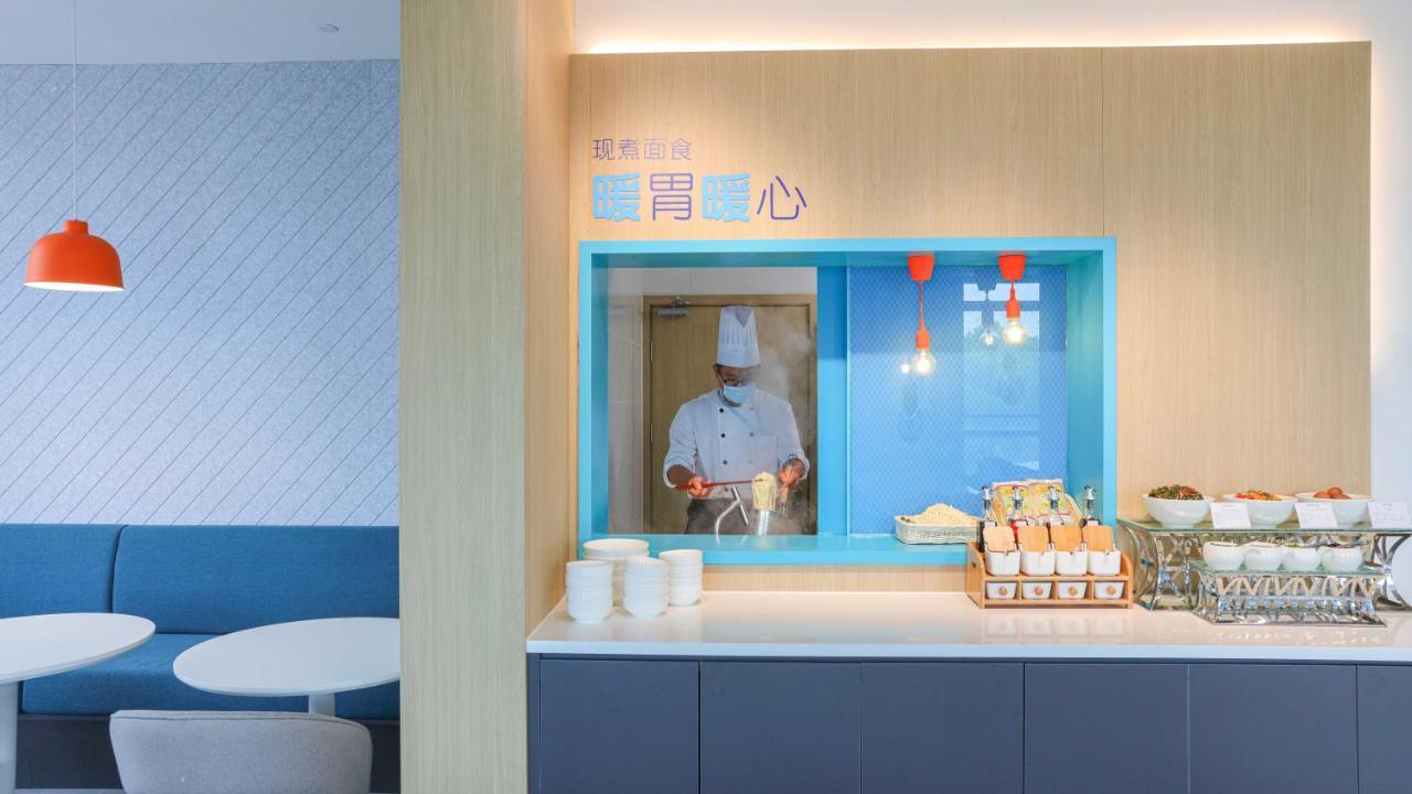 Holiday Inn Express Shanghai Pudong Airport By Ihg Экстерьер фото