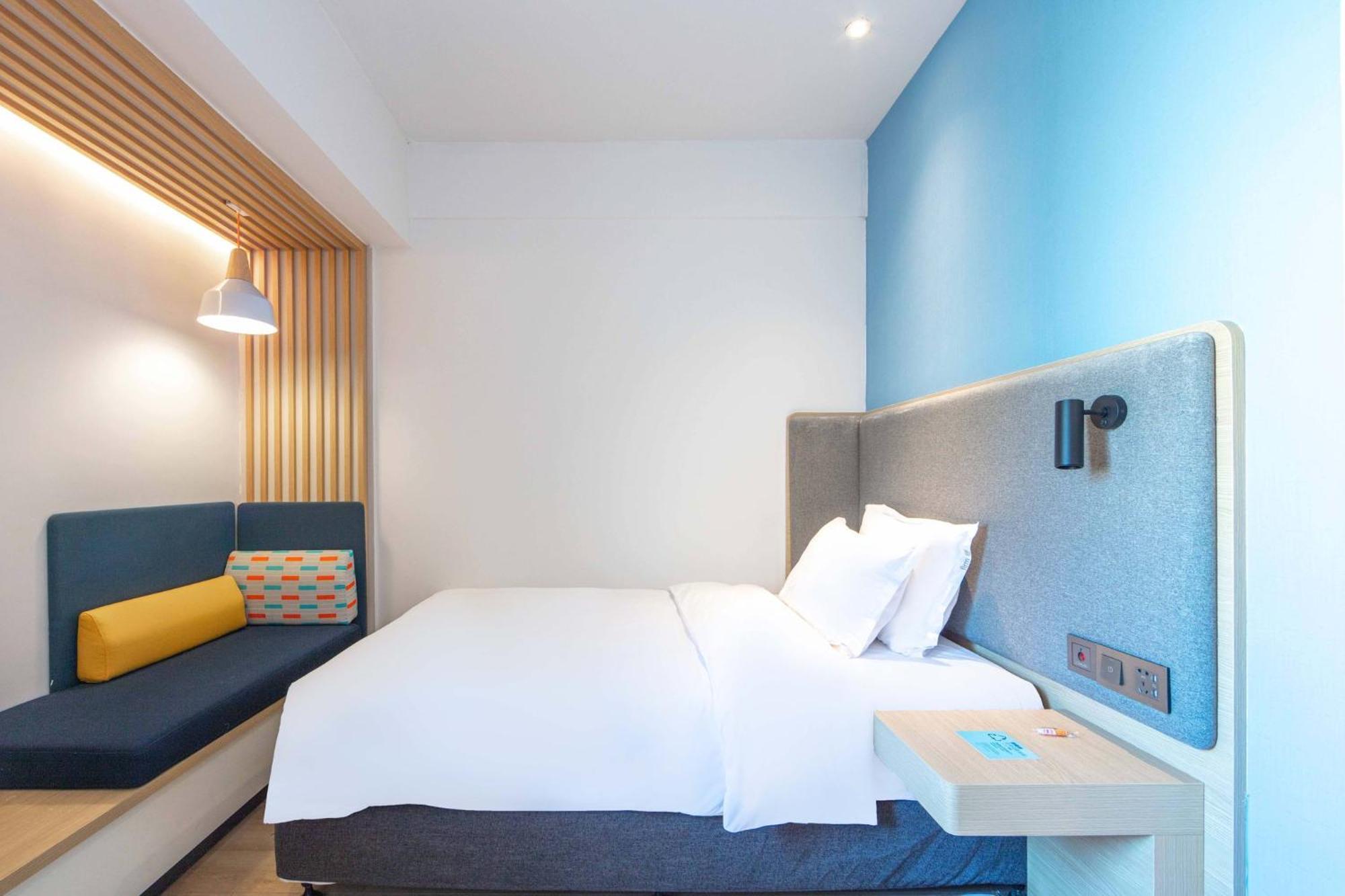 Holiday Inn Express Shanghai Pudong Airport By Ihg Экстерьер фото