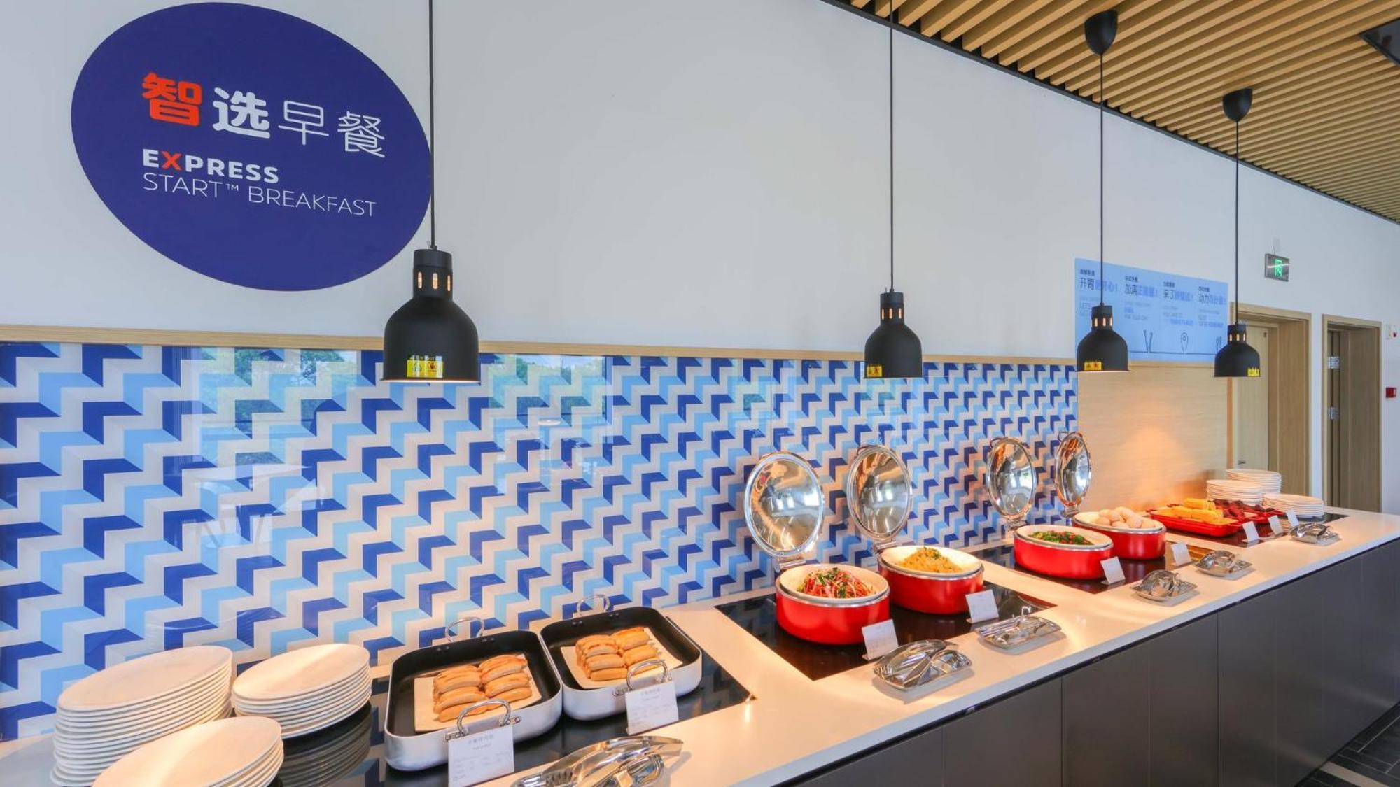Holiday Inn Express Shanghai Pudong Airport By Ihg Экстерьер фото