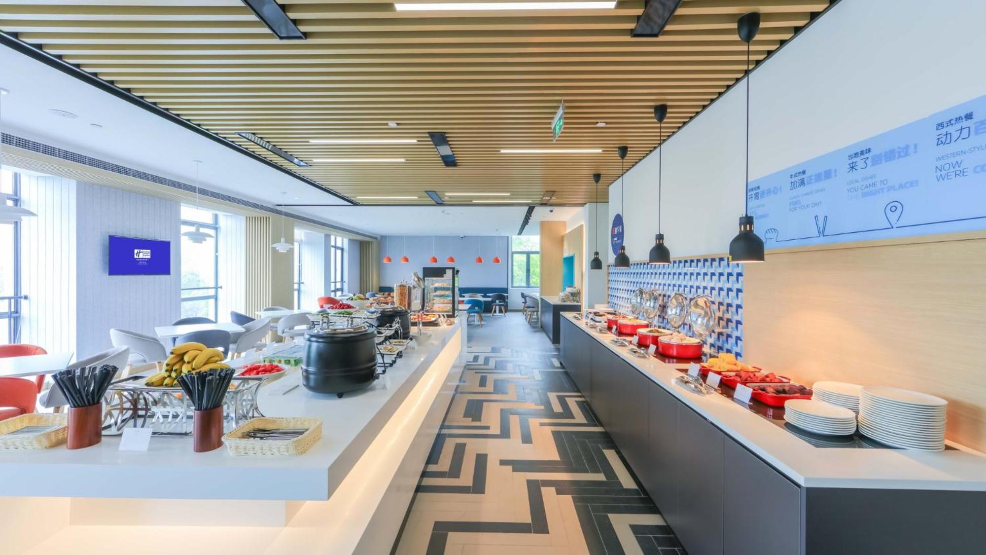 Holiday Inn Express Shanghai Pudong Airport By Ihg Экстерьер фото