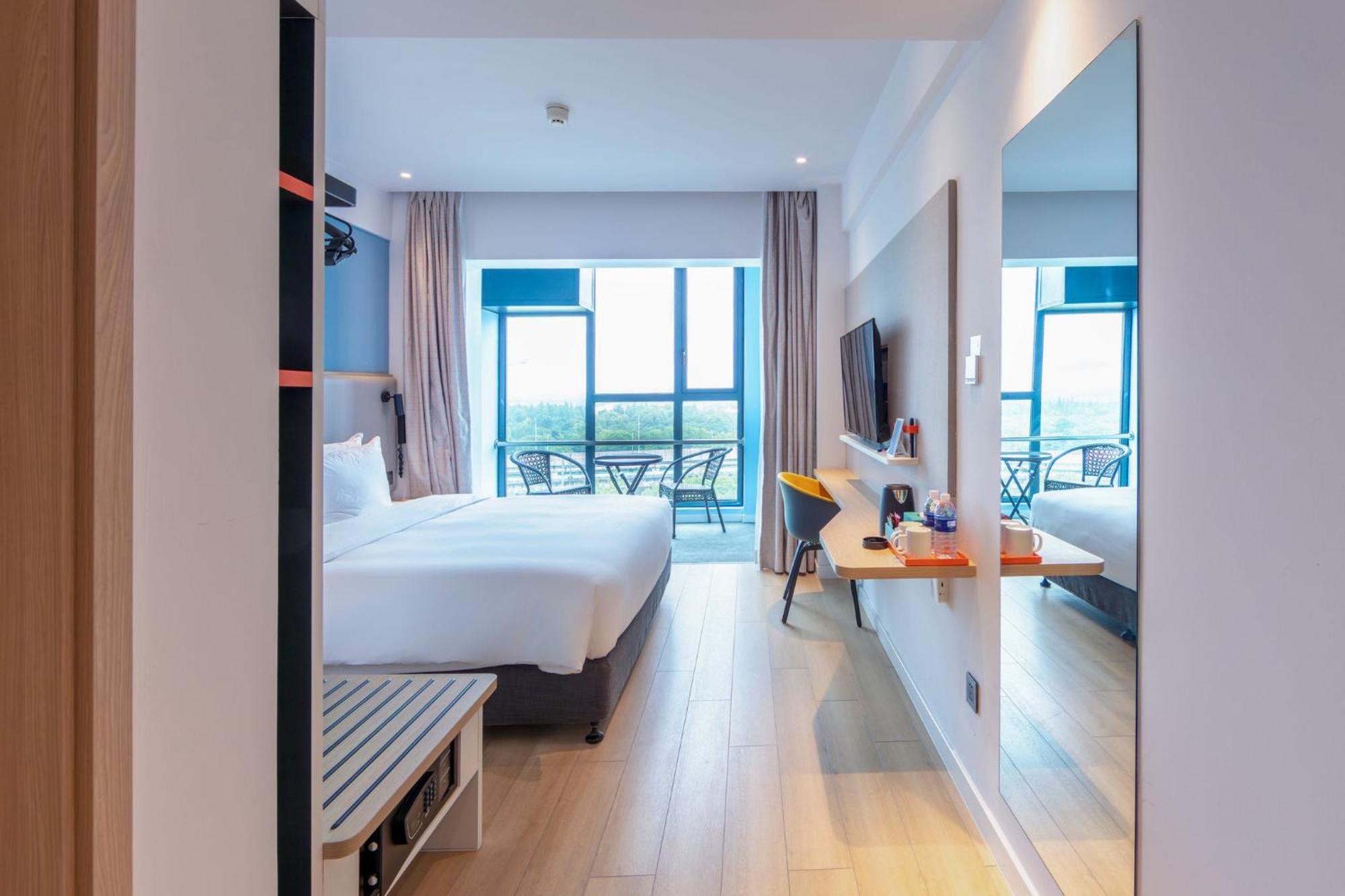 Holiday Inn Express Shanghai Pudong Airport By Ihg Экстерьер фото
