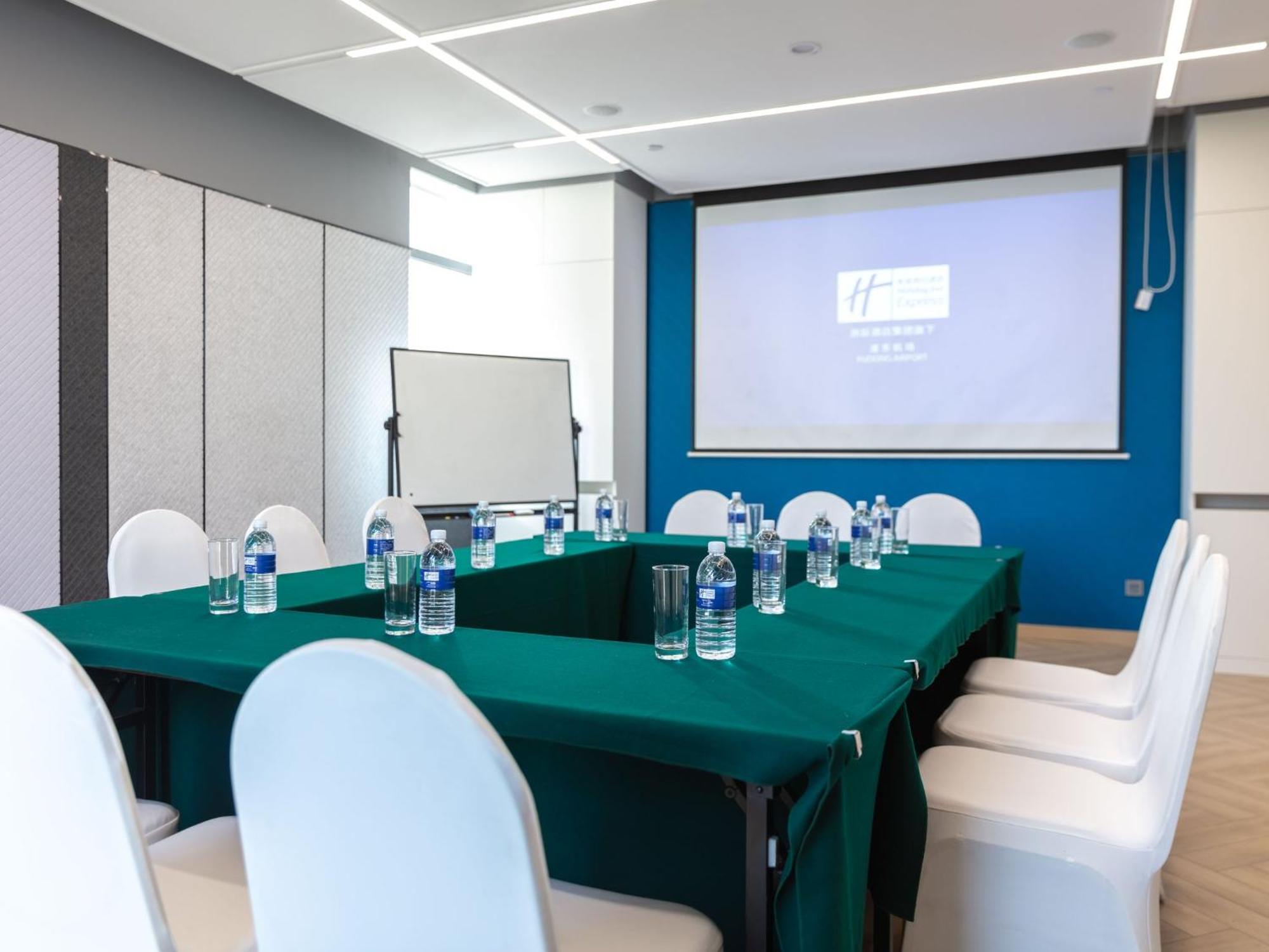 Holiday Inn Express Shanghai Pudong Airport By Ihg Экстерьер фото