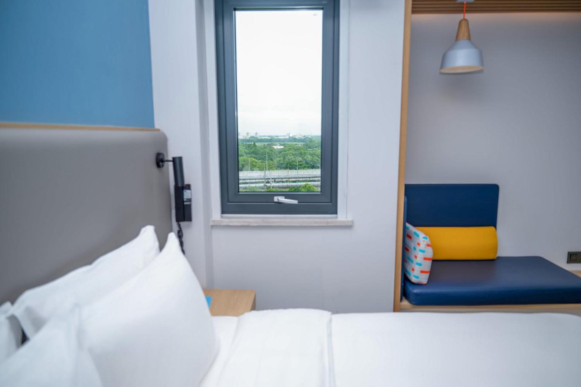 Holiday Inn Express Shanghai Pudong Airport By Ihg Экстерьер фото