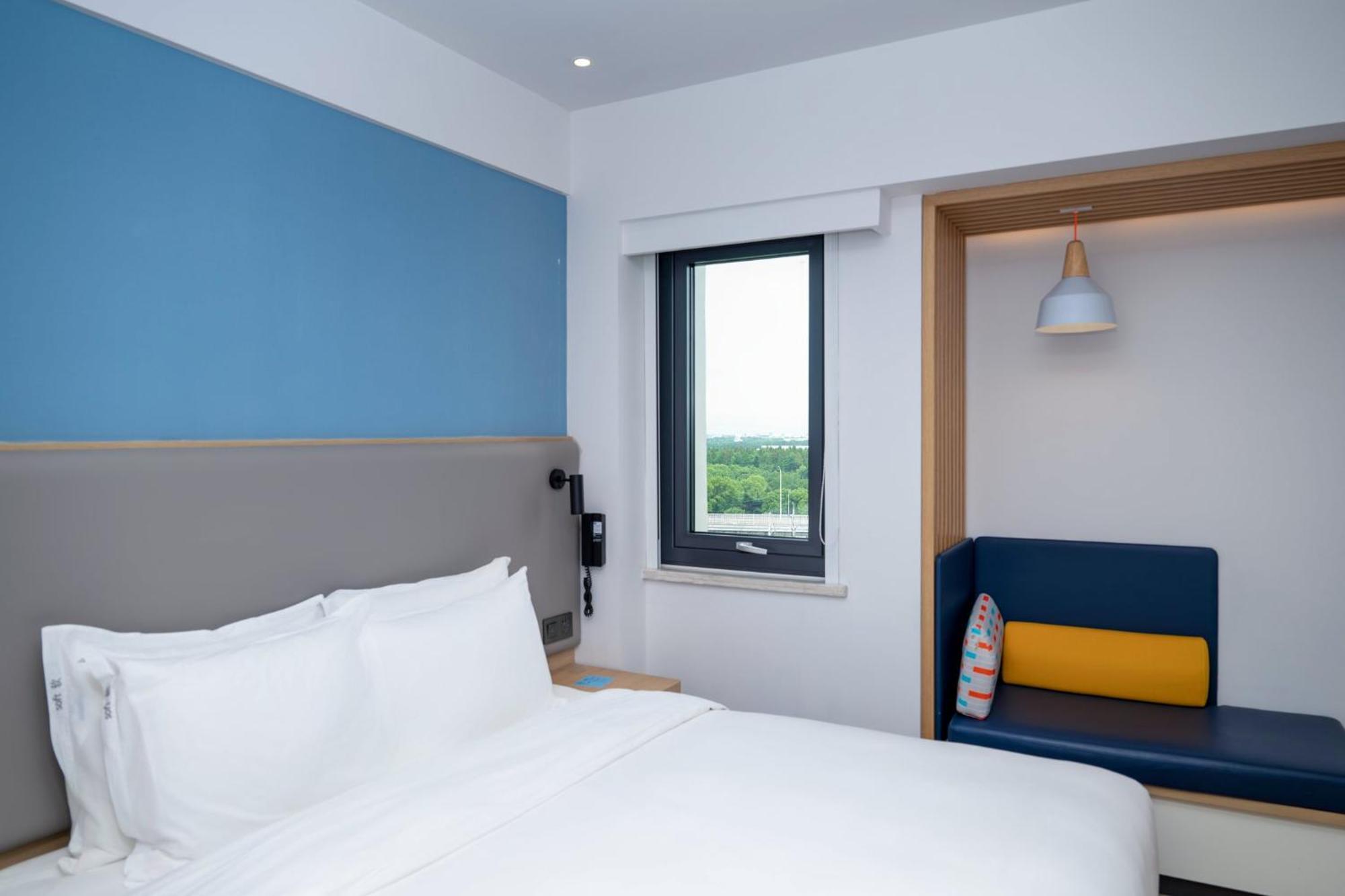 Holiday Inn Express Shanghai Pudong Airport By Ihg Экстерьер фото